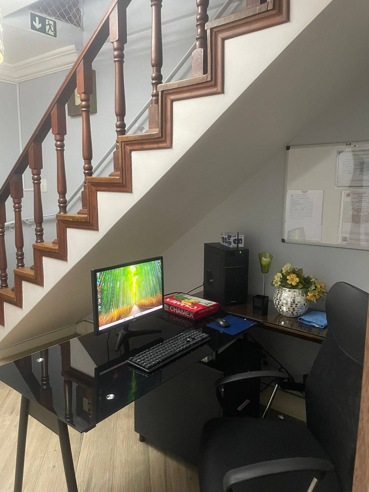 Área de apoio administrativo na recepção